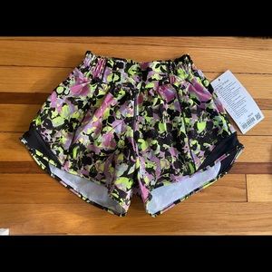 Lululemon Hotty Hot Low-rise Short 4” Lined Shorts